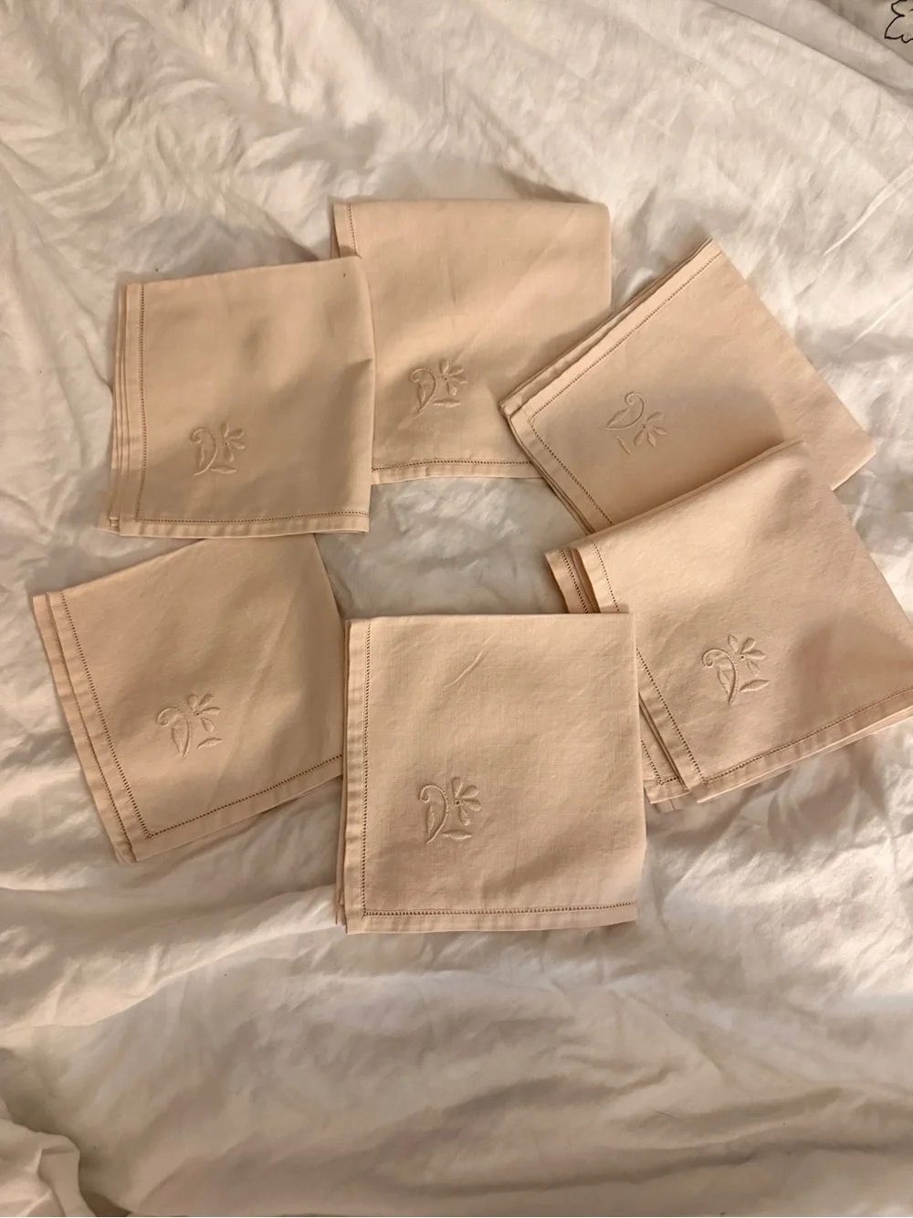 SET OF 6 - Vintage Embroidered Linen Cloth Napkins w/ Floral Detail Table Linens